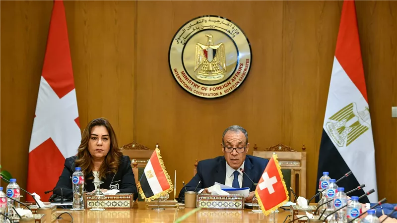 وزيرة التنمية المحلية والسفير السويسري يوقعان اتفاقية منحة مشروع مبادرة الإلكترونيات الدائرية في مصر