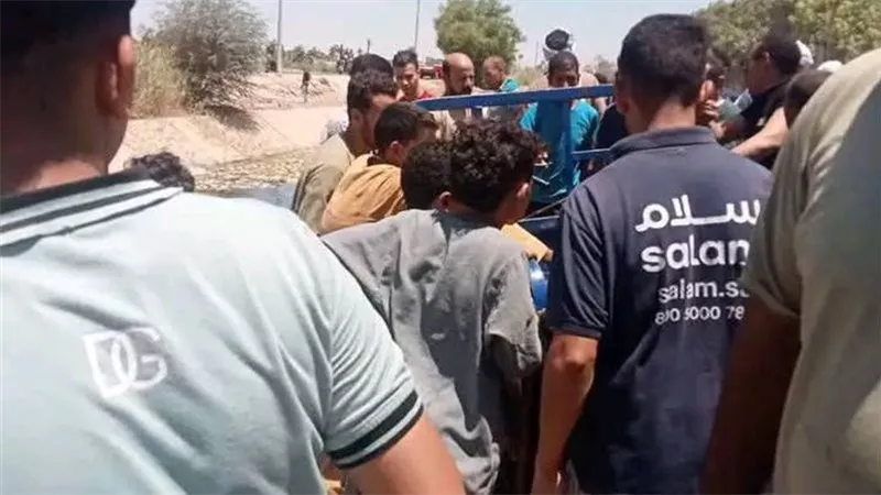 9 وفيات ومصاب واحد.. ضحايا سقوط تروسيكل يحمل أطفال بترعة نجع حمادي في أسيوط