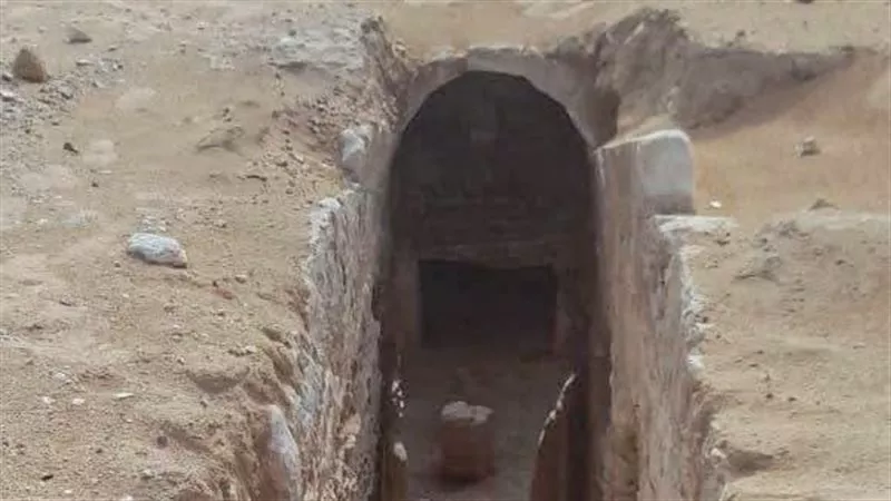 18 مقبرة وتابوت جرانيتي ولسان ذهبي.. اكتشافات جديدة في مدينة مارينا العالمين