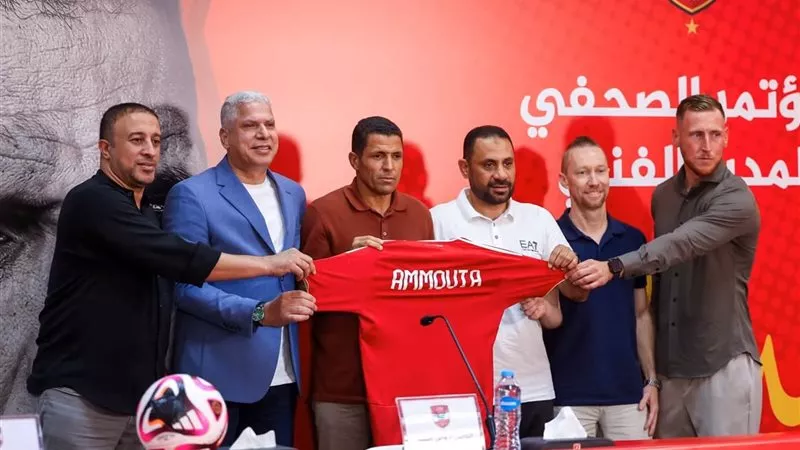 الحسين عموتة يعلن أسماء الجهاز الفني المعاون