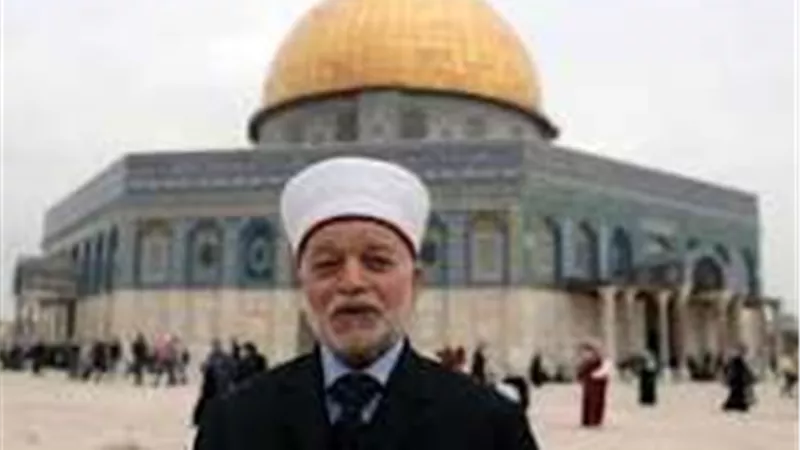الاحتلال الإسرائيلي يعتقل مفتي القدس والديار الفلسطينية