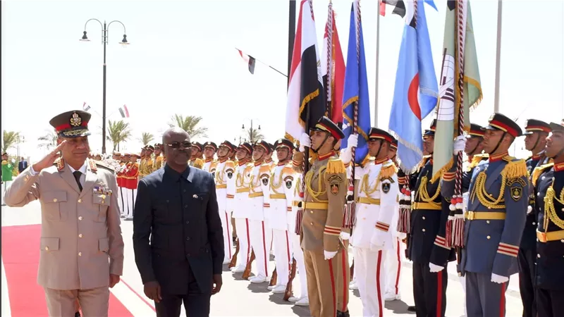 “وزير الدفاع”  يلتقى نائب رئيس الوزراء ووزير الدفاع الوطنى والمحاربين القدماء بجمهورية الكونغو الديمقراطية