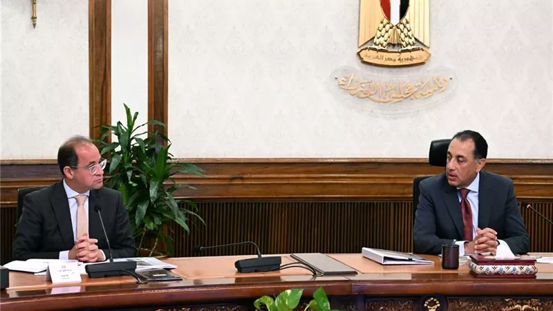 رئيس الوزراء يتابع مستجدات الموقف التنفيذي لمشروعات الطاقة الجديدة والمتجددة