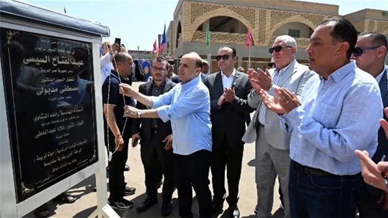رئيس الوزراء يفتتح مجمع الخدمات الحكومية بسندبسط.. 17 شباكًا لخدمة المواطنين