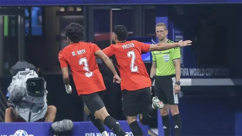 فيفا يعاقب مدرب منتخب مصر بعد طرده الأرجنتين في كأس العالم