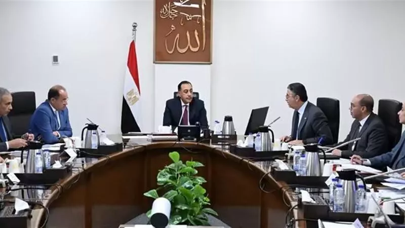 رئيس الوزراء يستعرض الإجراءات التنفيذية لفض التشابكات المالية بين المالية وهيئة السلع التموينية