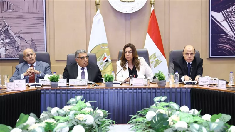 وزيرة التنمية المحلية تتابع الموقف التنفيذى لمشروع تطهير مصرف كيتشنر مكون المخلفات الصلبة