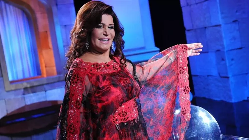 عملية جراحية جديدة.. نجوى فؤاد تكشف تطورات وضعها الصحي