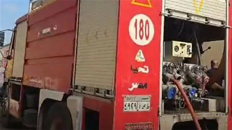 إصابة 8 أشخاص في حريق هائل اندلع بمصنع أحذية بالقنطرة غرب