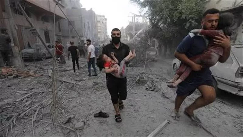 الدفاع المدنى بغزة ينتشل جثامين 55 شهيدا من منزل فى منطقة الزيتون