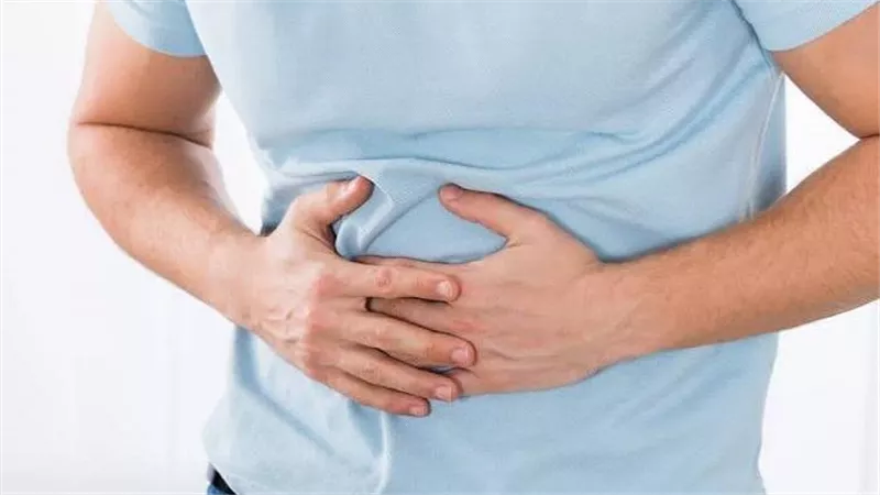 ما هو الفرق بين سرطان القولون المبكر وأعراضه لدى كبار السن؟