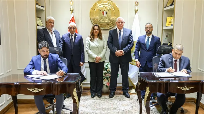 وزيرة التنمية المحلية والبيئة ومحافظ شمال سيناء يشهدان توقيع عقدي تعاون مع شركة «إيتوس» لدعم منظومة المخلفات بمدينة العريش