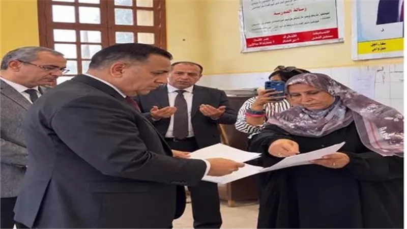 واقعة مدرسة كفر الجزار بالقليوبية تثير الجدل.. هل أنفقت المديرة على المرافق من مالها الخاص؟