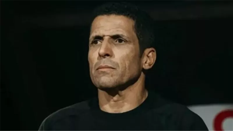 أزمة مراكز اللاعبين تهدد الأهلي.. محلل رياضي يوجه رسالة لعموتة