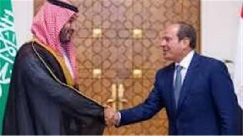 الرئيس السيسى يودّع ولى العهد السعودى بمطار القاهرة الدولى