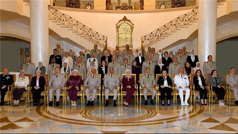 فى تقليد راسخ يعكس قيم الوفاء والتقدير  ..الفريق أشرف سالم زاهر القائد العام للقوات المسلحة يكرم عدداً من القادة الذين أوفوا العطاء بالقوات المسلحة