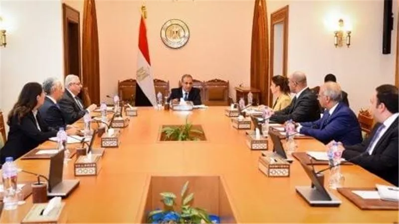 وزير الخارجية يؤكد أهمية تعظيم الاستفادة من فرص مسارات الهجرة النظامية