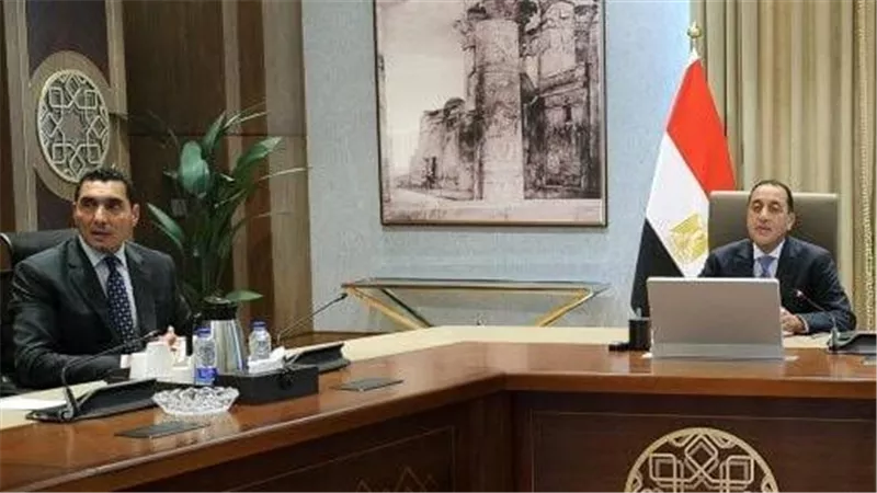 رئيس الوزراء يلتقي وزير الشباب والرياضة في إطار التحضير لمؤتمر أكتوبر