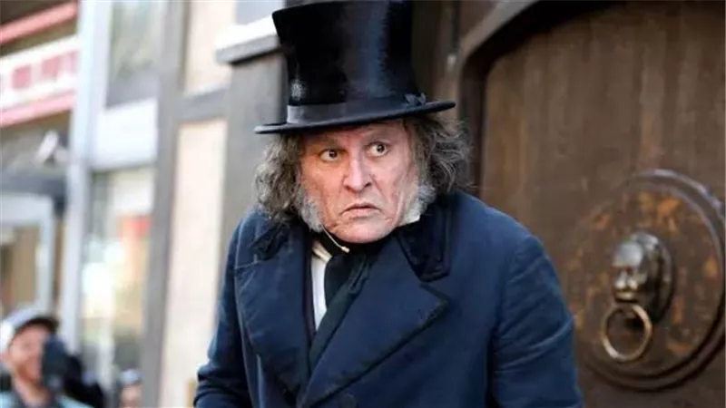 جوني ديب يخطف الأنظار في الإعلان التشويقي لفيلم «Ebenezer»