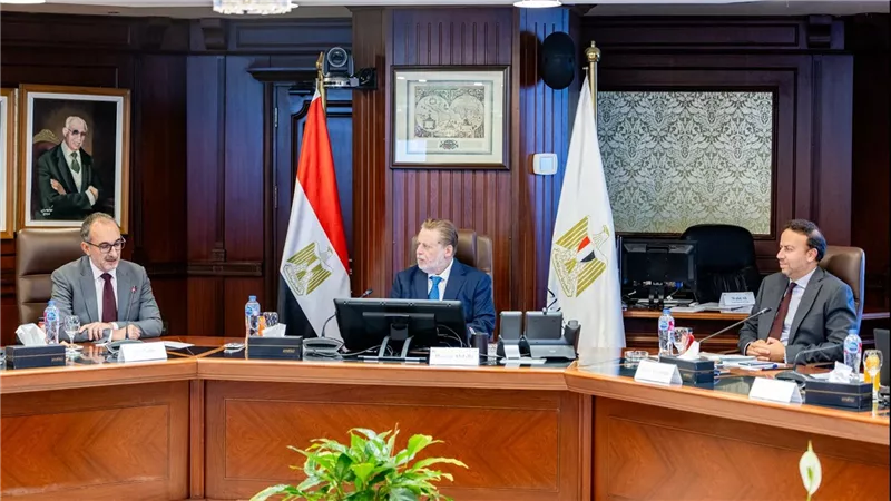 محافظ البنك المركزي  يبحث مع المدير الجديد لقسم شمال إفريقيا والقرن الإفريقي بمؤسسة التمويل الدولية سبل التعاون المشترك