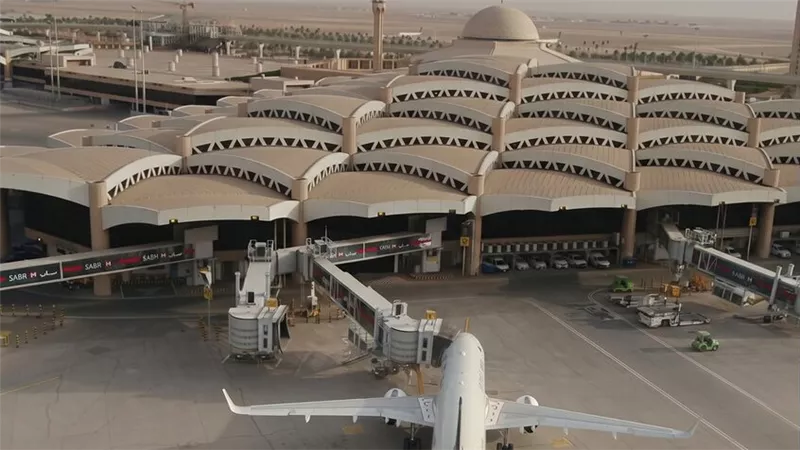 الخارجية تكشف تفاصيل مقتل مضيفة طيران وإصابة 5 مصريين في مطار الرياض