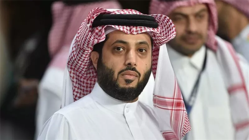 فنان مصري يثير أزمة لتركي آل الشيخ.. ويصدر بيانا توضيحيا