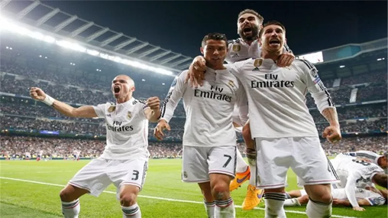 كريستيانو وبنزيمه يقودان هجوم ريال مدريد أمام اسبانيول