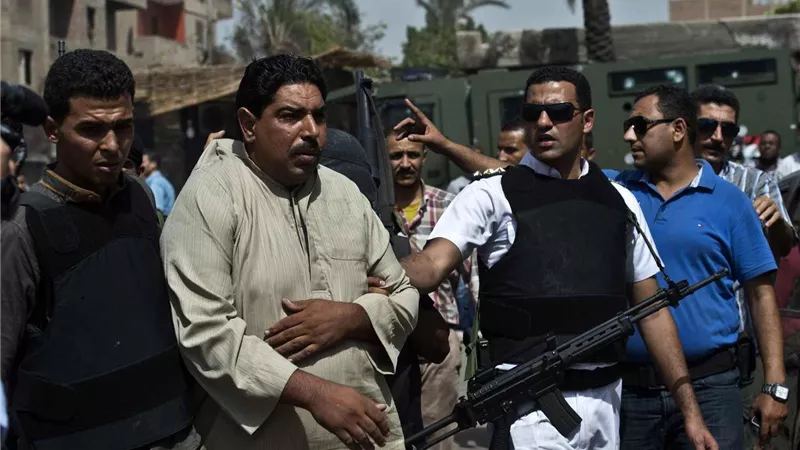 القبض على 155 بائعًا متجولًا في حملات أمنية بالمحافظات