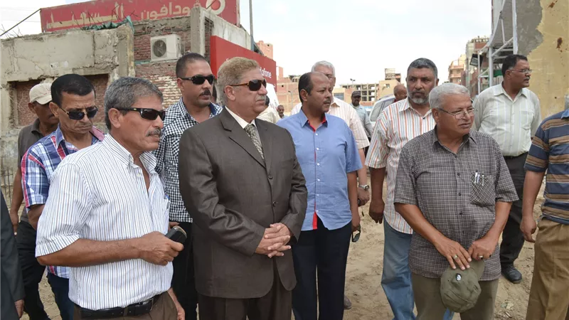 بتكلفة 15 مليون جنيه.. محافظ الإسماعيلية يتابع مشروع تطوير سوق الجمعة
