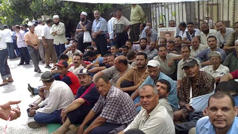 عاملو هيئة الأوقاف مستمرون في الإضراب لليوم الثالث