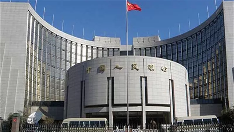 بكين والرياض يوقعان اتفاقية تبادل للـ