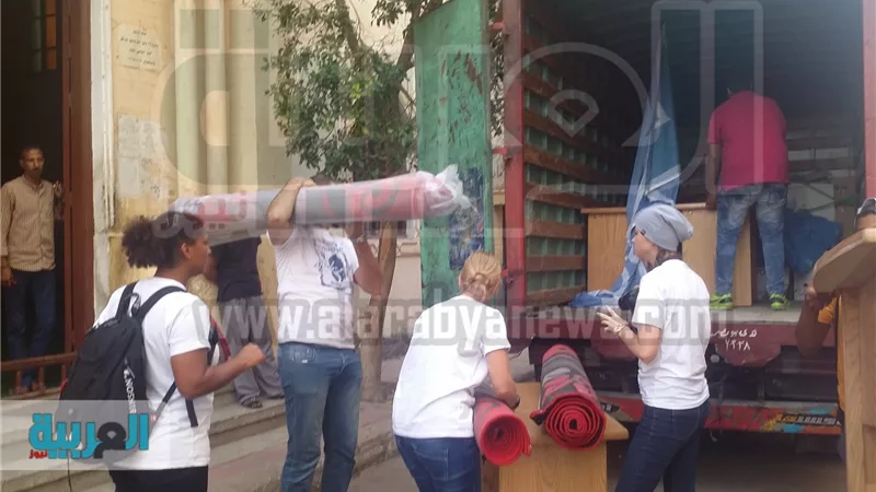بالصور.. الألمان يقدمون المساعدات المالية لأيتام قنا
